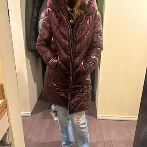 VIA SPIGA SIZE SMALL BURGANDY MID LENGTH PUFFER WITH HOOD.